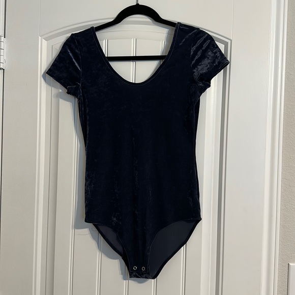 Women’s American Eagle Velour Bodysuit - Picture 1 of 6